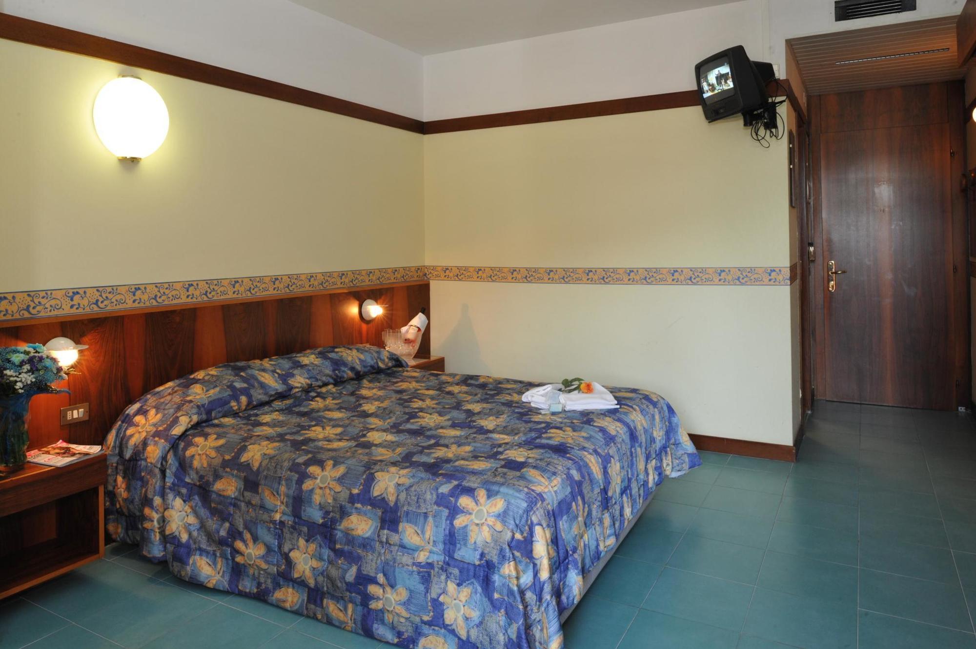 Hotel Royal Garda  Esterno foto